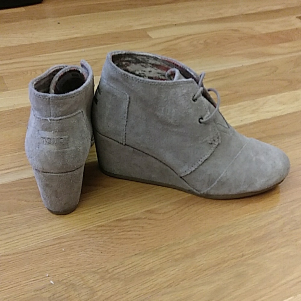 Tom's wedge boots